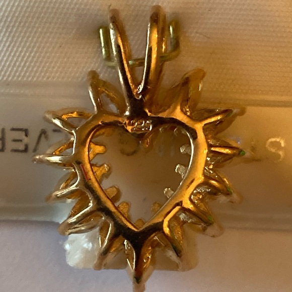 NWT Gold-washed STERLING SILVER & 14 Marquis cut CZ/CUBIC ZIRCONIA HEART PENDANT - Picture 2 of 3
